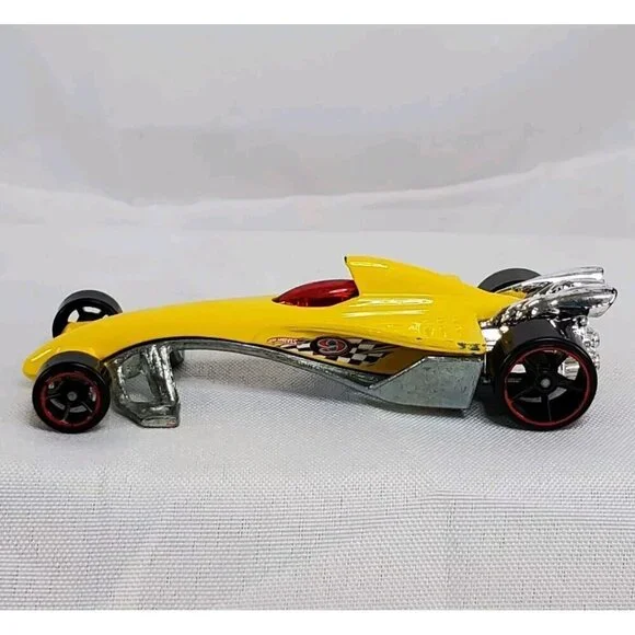 Mattel Hot Wheels Red Line 2009 World Racer Greased Lightnin Yellow, Thailand - Picture 2 of 16